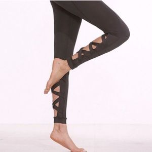 Yogalicious black leggings with cutout detail